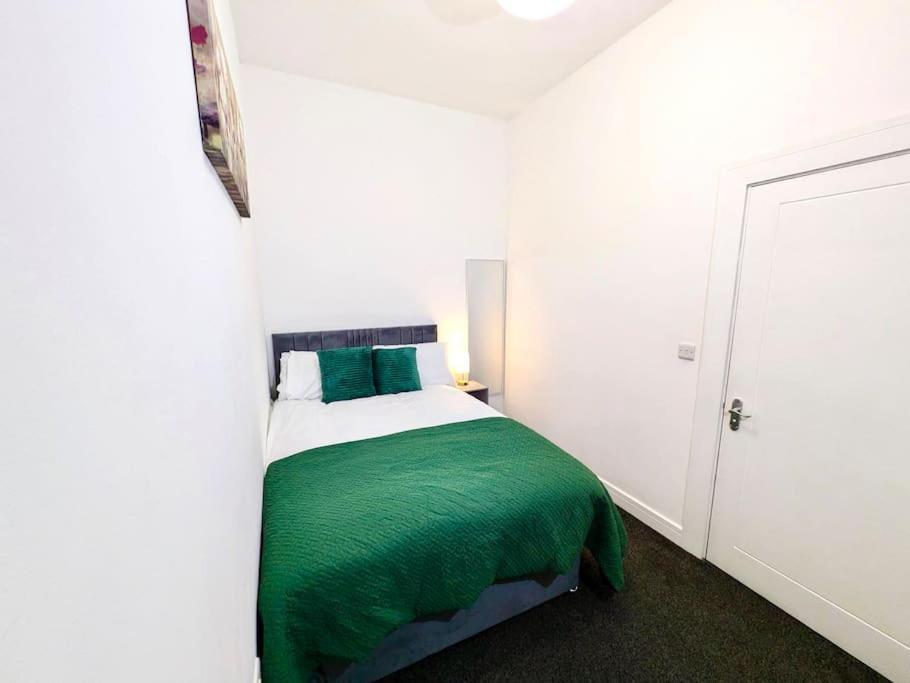Ideal For Groups - 2 Bedroom Modern - Free Parking, Transit Links, Close To Stadiums * Manchester