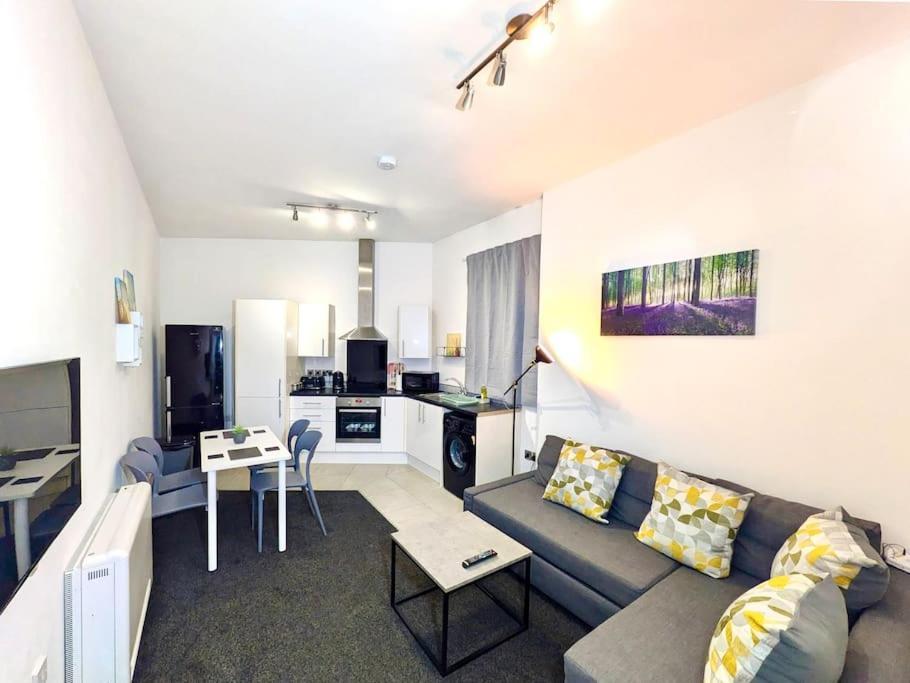 Ideal For Groups - 2 Bedroom Modern - Free Parking, Transit Links, Close To Stadiums * Manchester